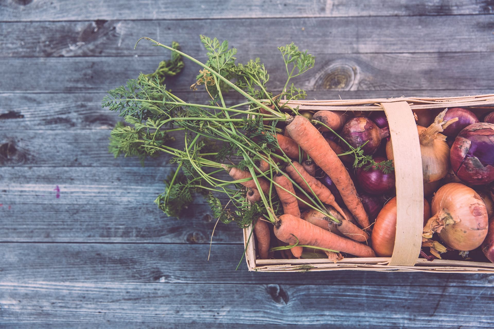Vegetable peels (Image via Unsplash/Markus)